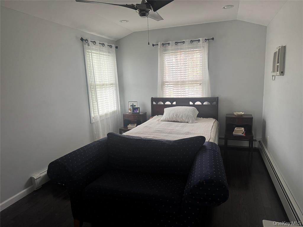 #13 photo, 9 Castleton Court, Oceanside , NY 11572