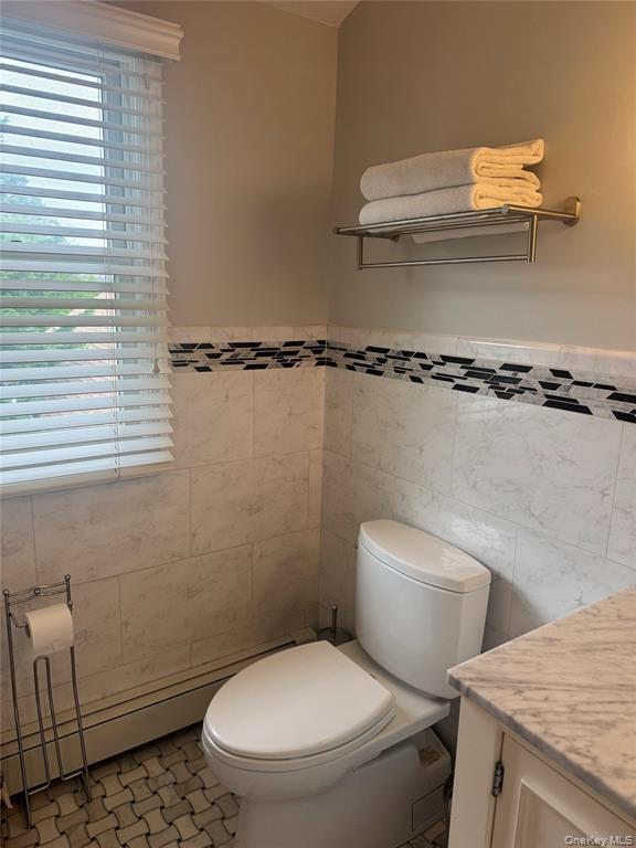 #17 photo, 9 Castleton Court, Oceanside , NY 11572