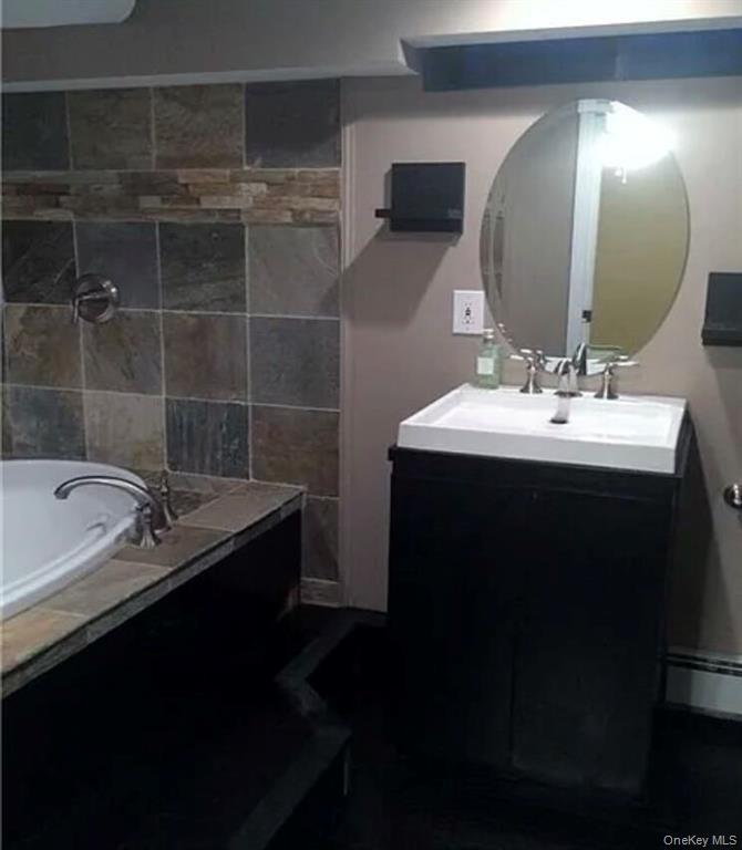 #19 photo, 9 Castleton Court, Oceanside , NY 11572