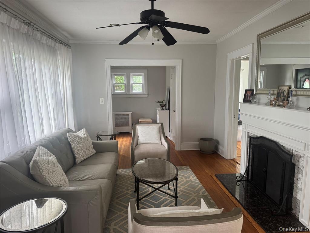 #2 photo, 9 Castleton Court, Oceanside , NY 11572