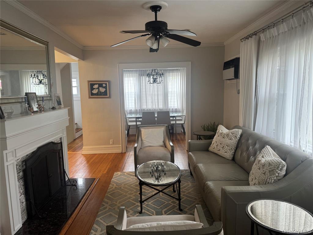 #3 photo, 9 Castleton Court, Oceanside , NY 11572