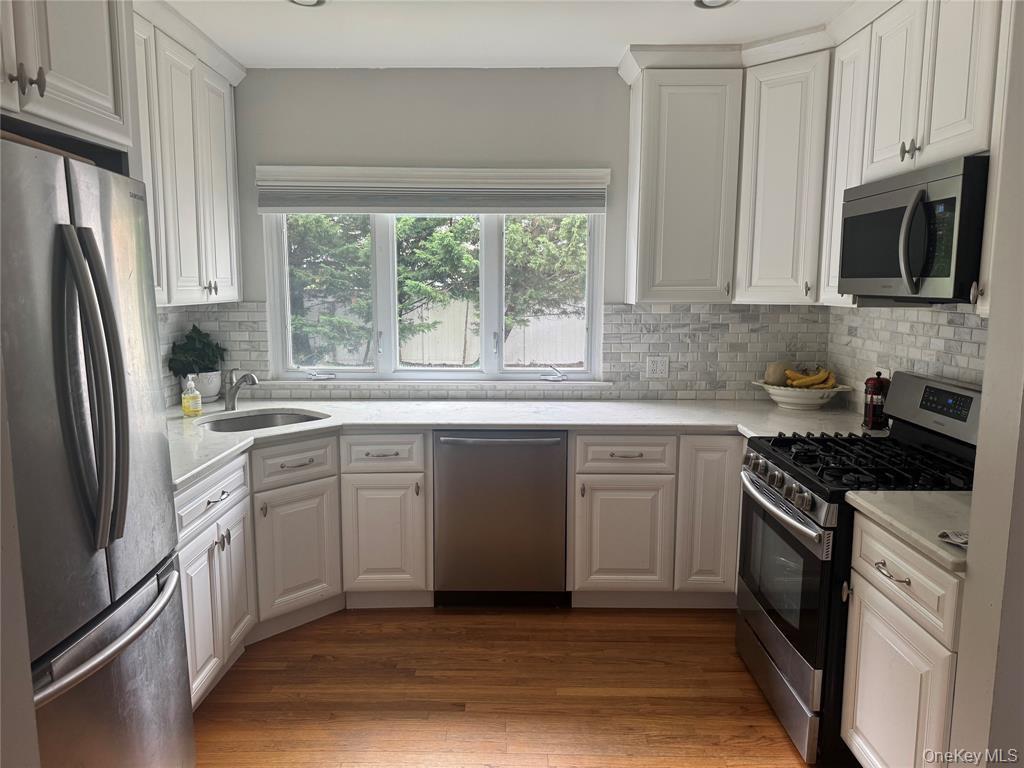 #8 photo, 9 Castleton Court, Oceanside , NY 11572