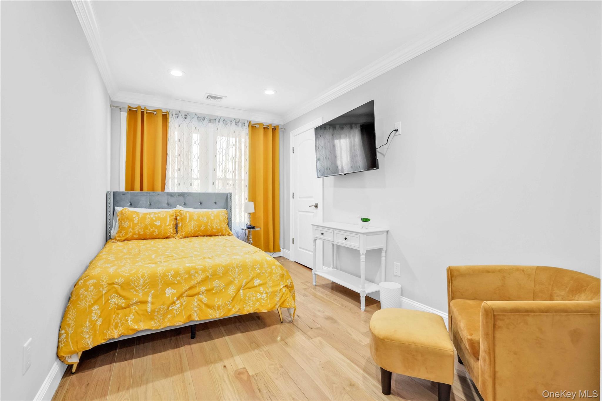 #11 photo, 24 Jefferson Avenue, Roosevelt , NY 11575