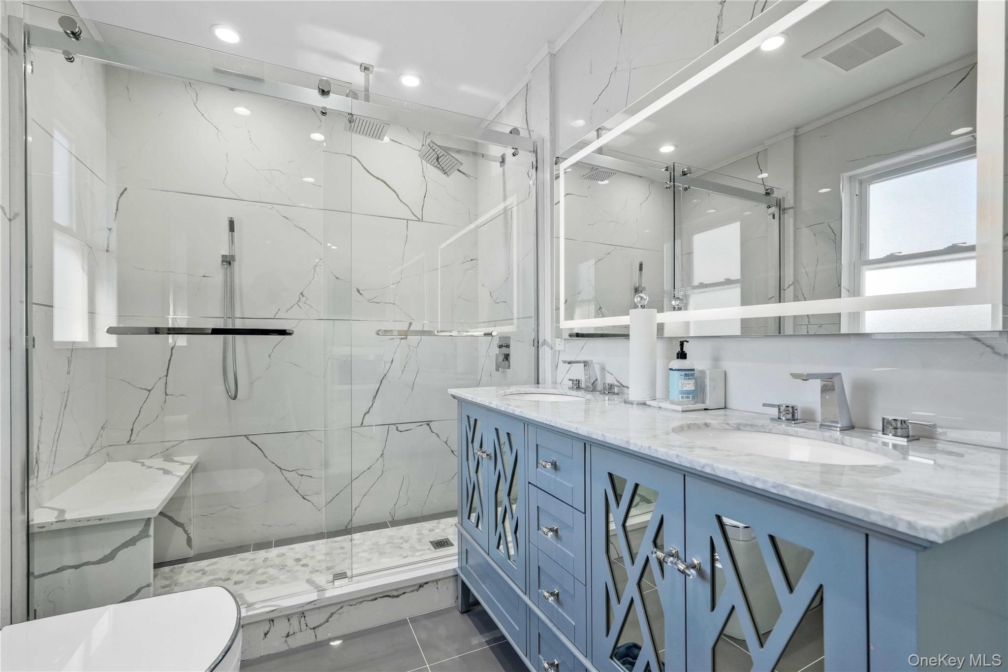 #8 photo, 24 Jefferson Avenue, Roosevelt , NY 11575