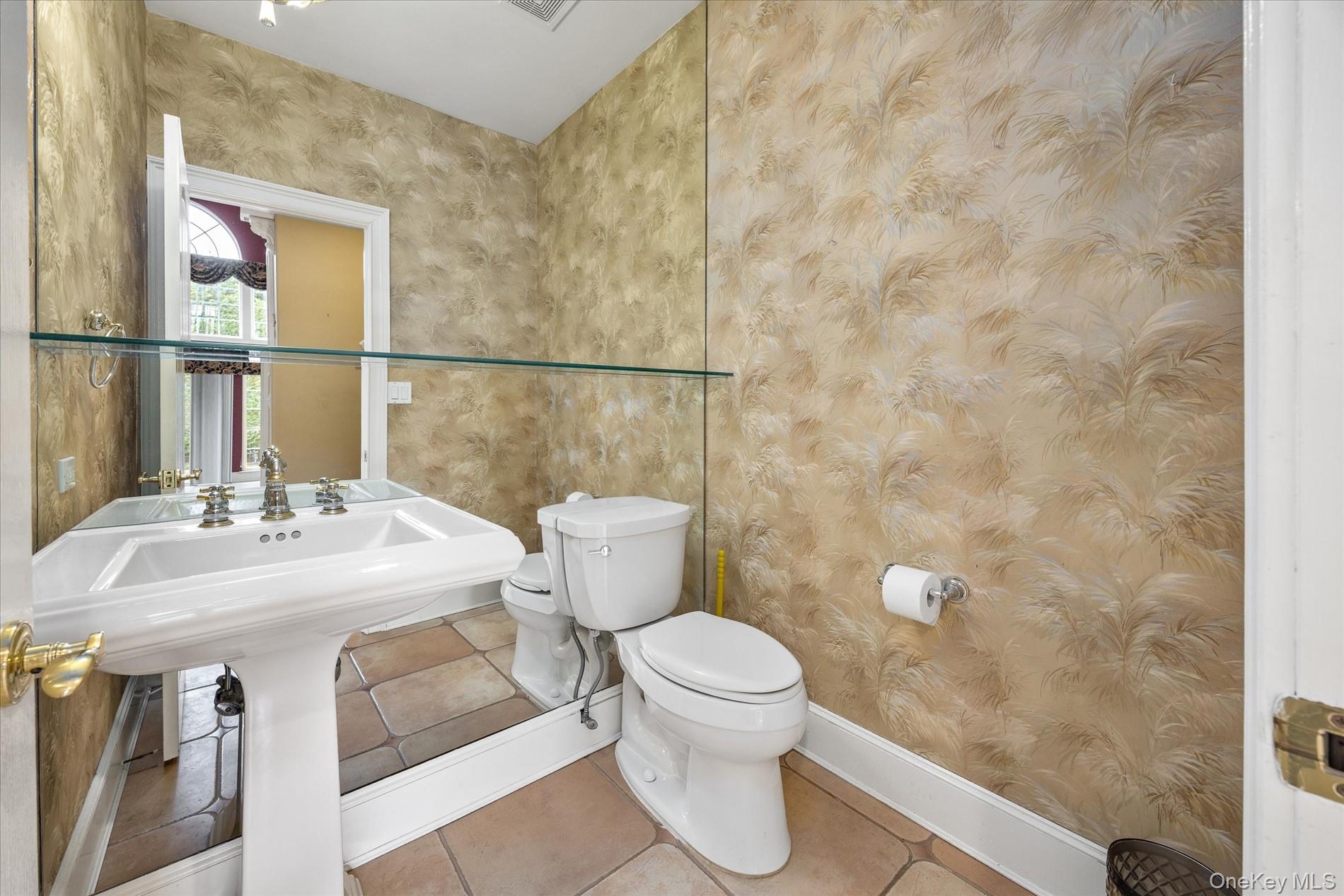 #17 photo, 209 Windwatch Drive, Hauppauge , NY 11788