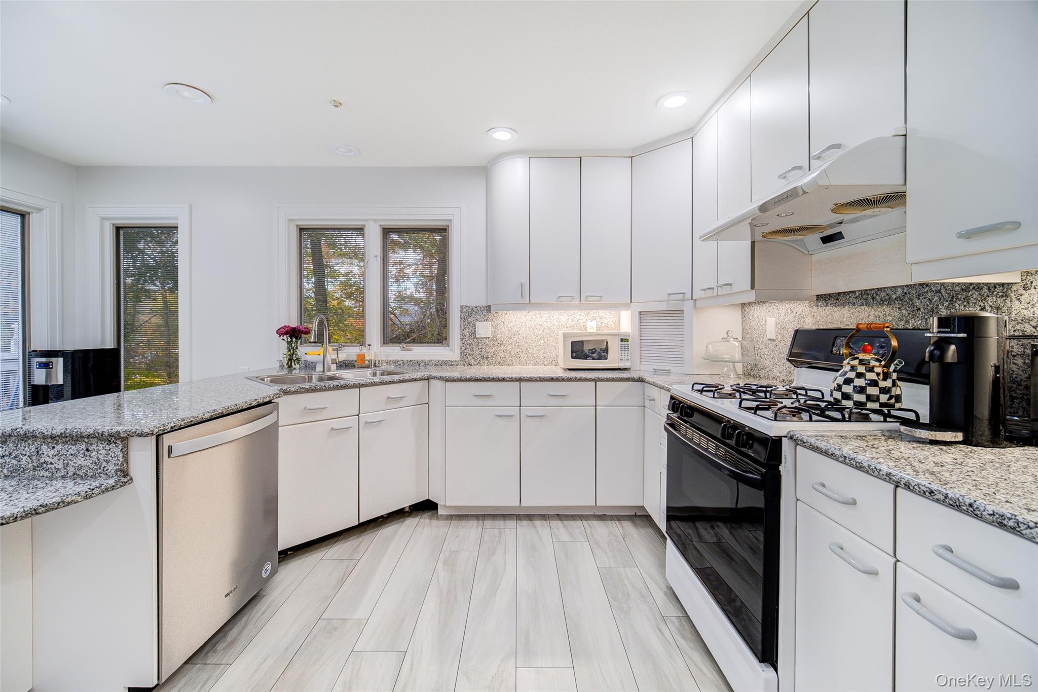 #14 photo, 4 Ayr Court, Airmont , NY 10901