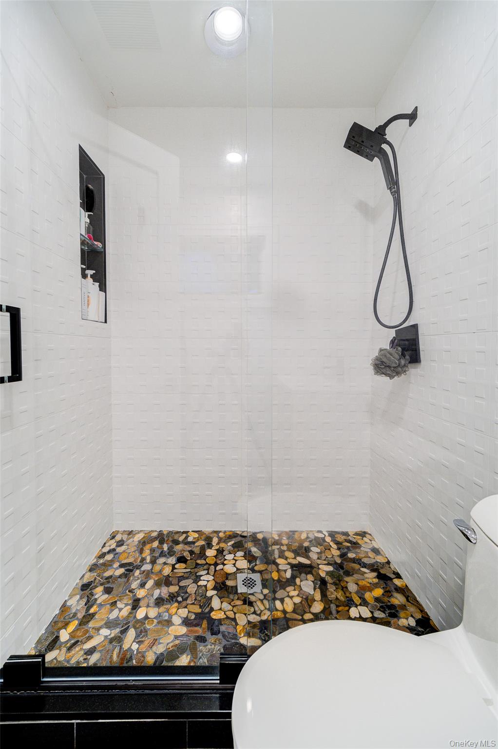 #18 photo, 4 Ayr Court, Airmont , NY 10901