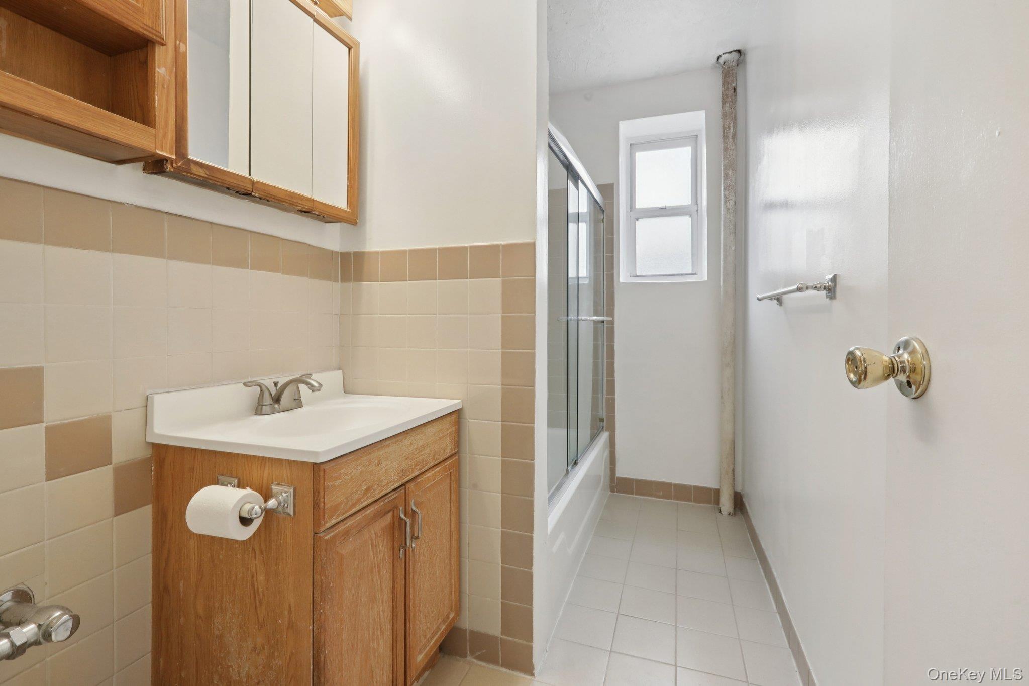 #10 photo, 1 Broad Parkway, White Plains , NY 10601