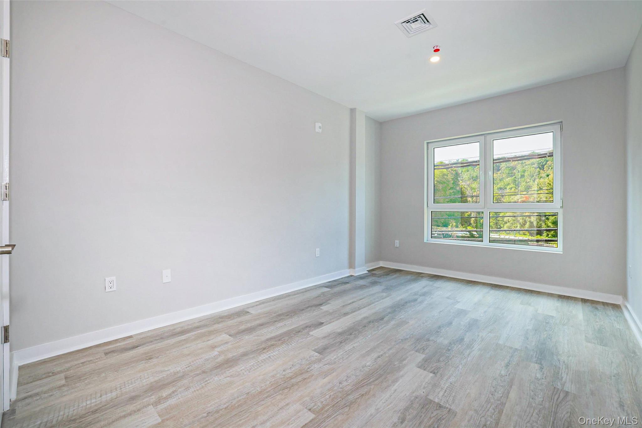 #5 photo, 500 Commerce Street, Hawthorne , NY 10532