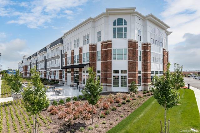 #1 photo, 75 E Hoffman Avenue, Lindenhurst , NY 11757