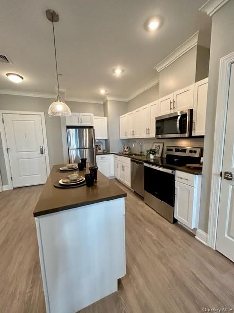 #4 photo, 75 E Hoffman Avenue, Lindenhurst , NY 11757