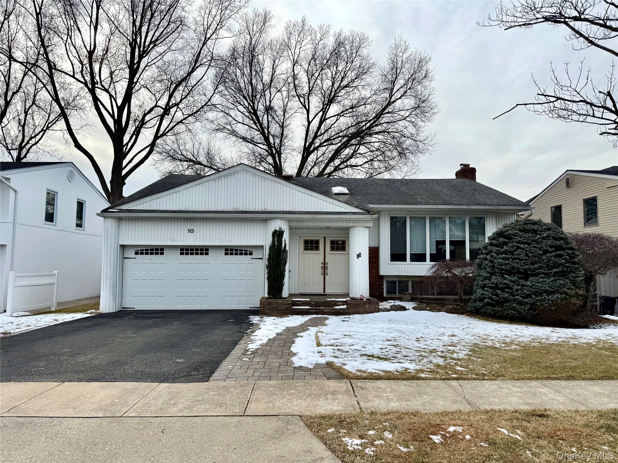 #1 photo, 10 Whitlock Street, Plainview , NY 11803