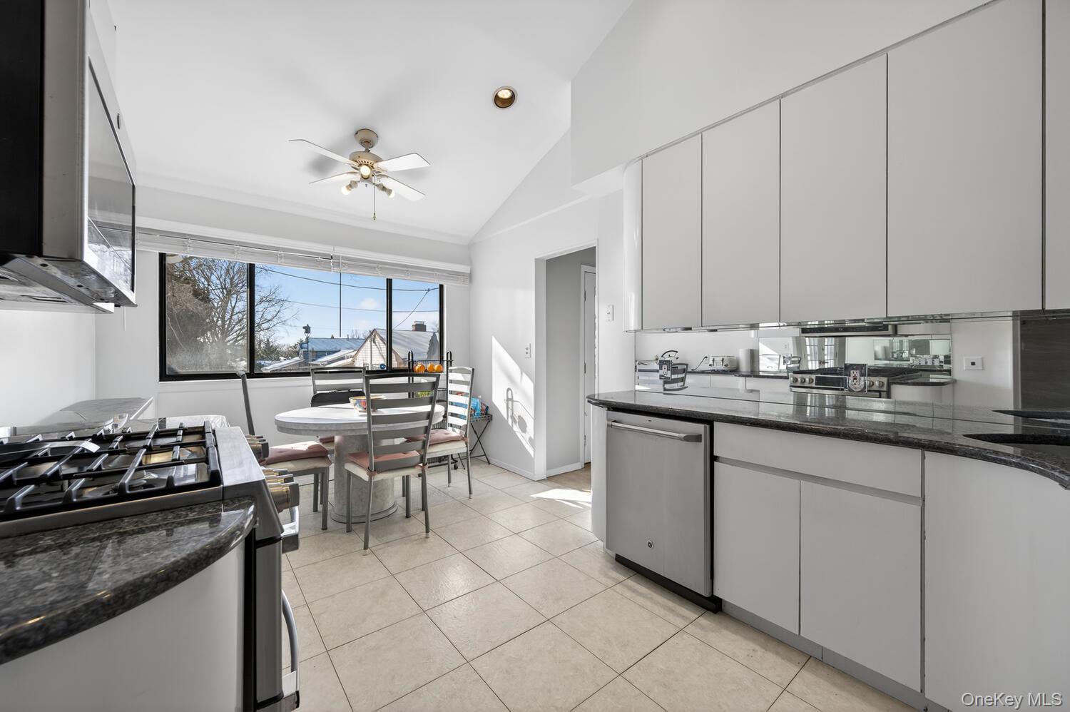 #6 photo, 10 Whitlock Street, ناسو Plainview , NY 11803