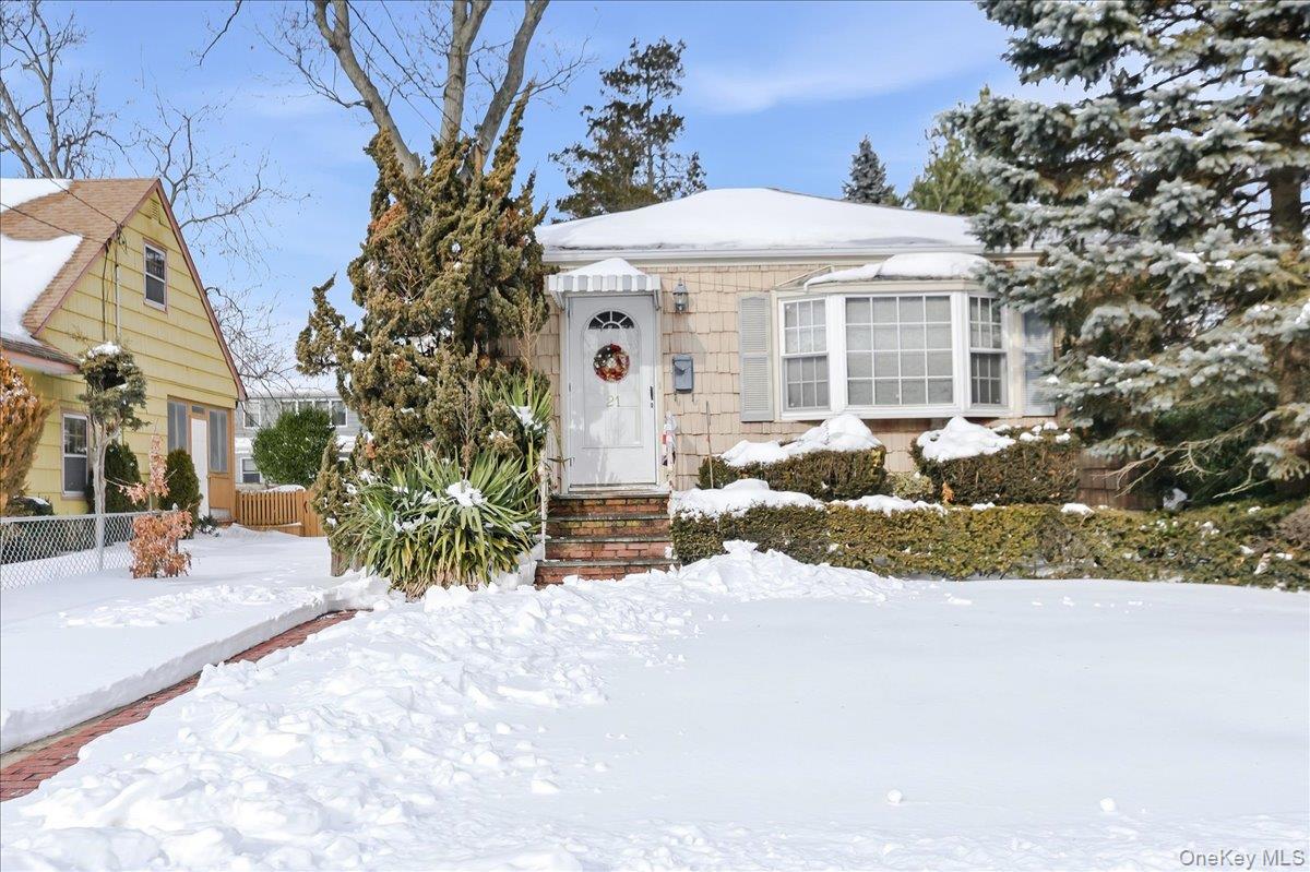 #1 photo, 21 Chestnut Street, Massapequa , NY 11758