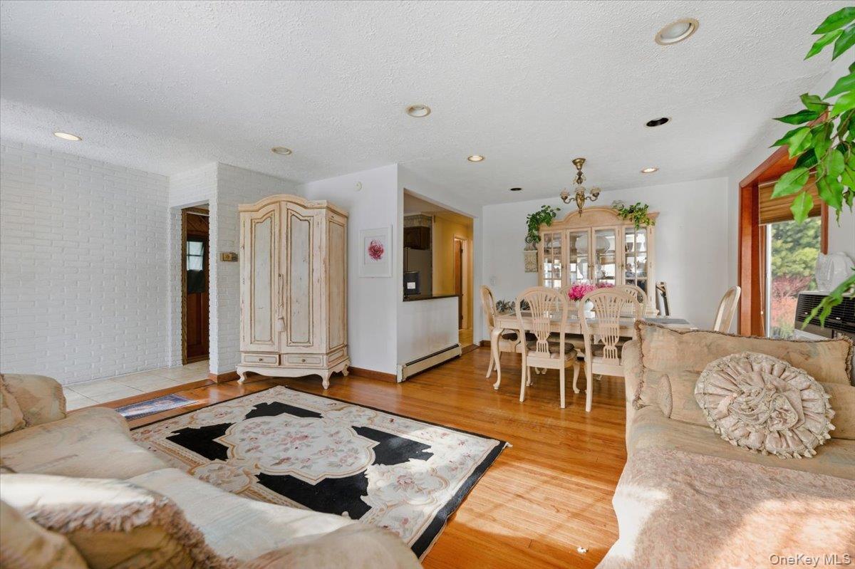 #4 photo, 21 Chestnut Street, Massapequa , NY 11758