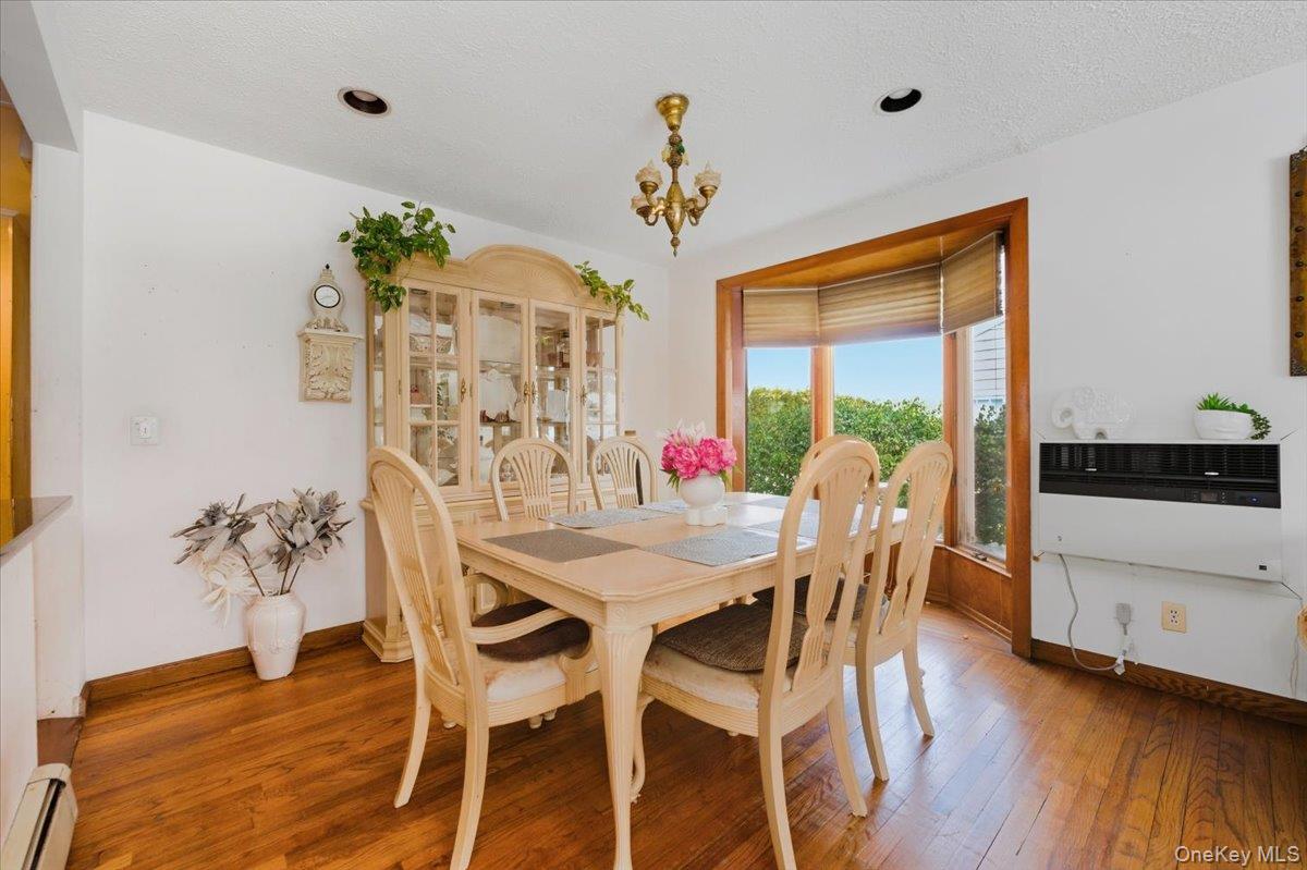 #5 photo, 21 Chestnut Street, Massapequa , NY 11758