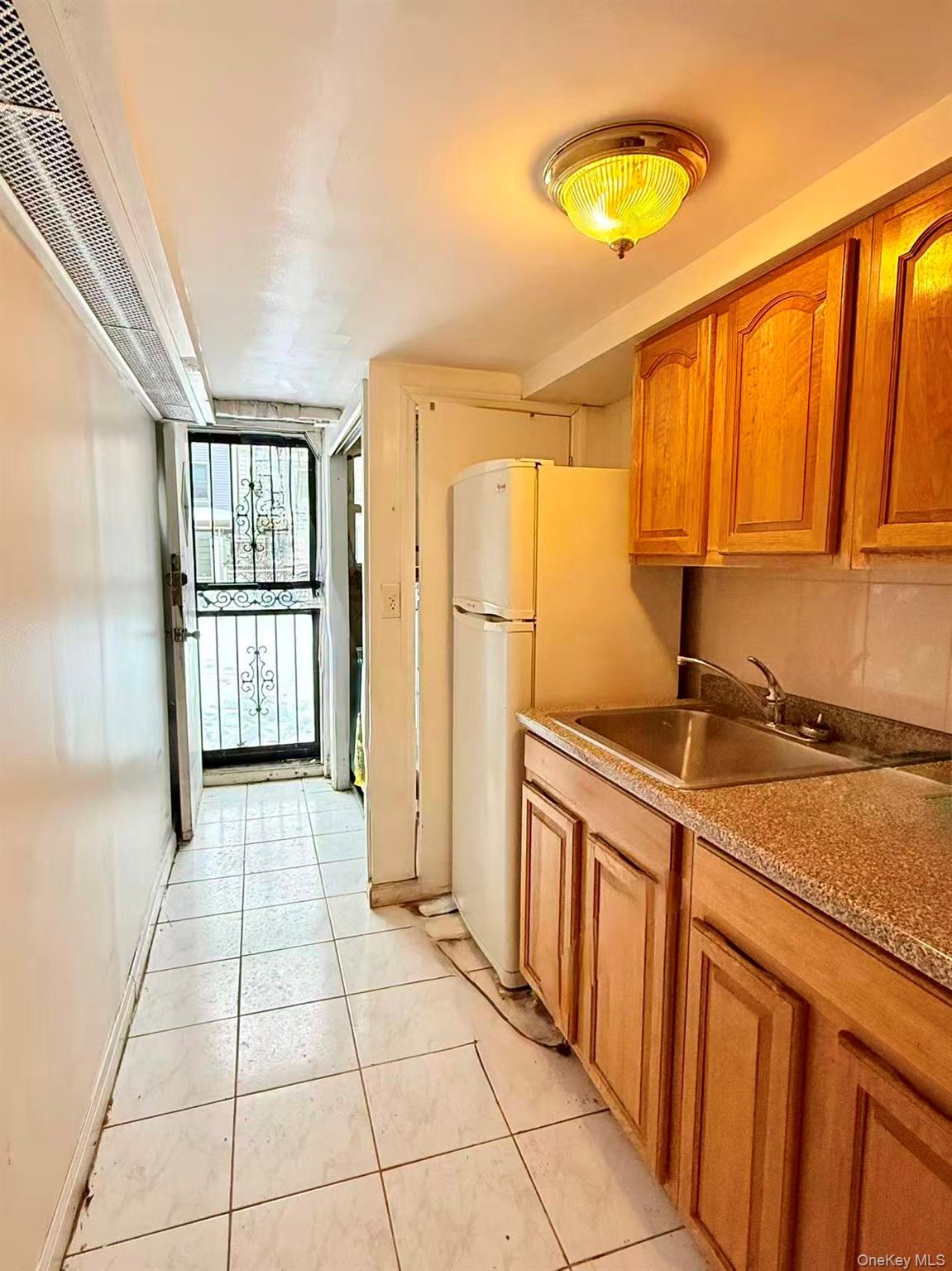 #11 photo, 60-46 83rd Place, Middle Village , NY 11379