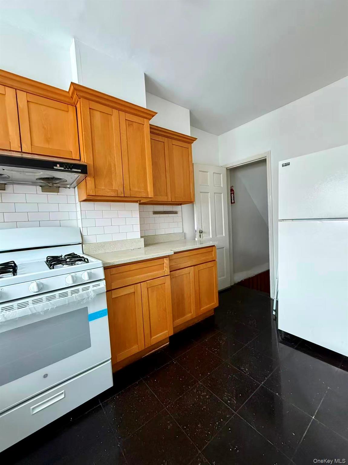 #5 photo, 60-46 83rd Place, Middle Village , NY 11379