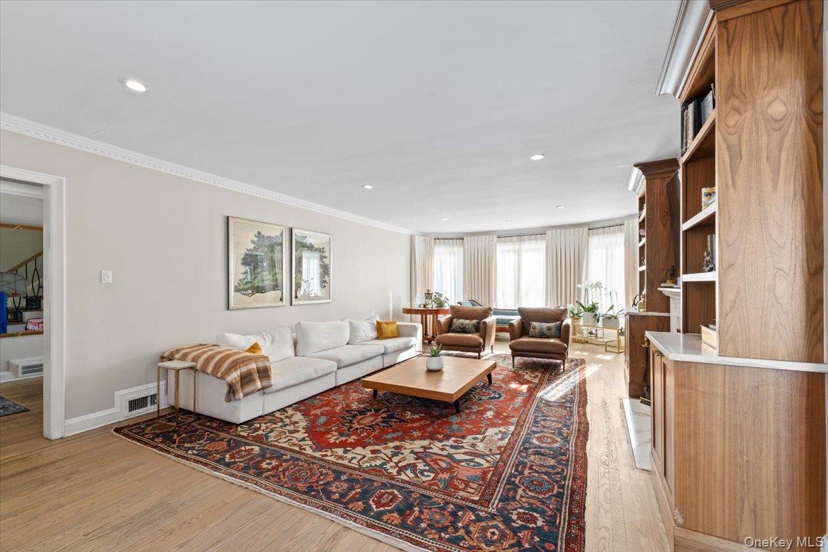 #5 photo, 25 Pond Park Road, Great Neck , NY 11023