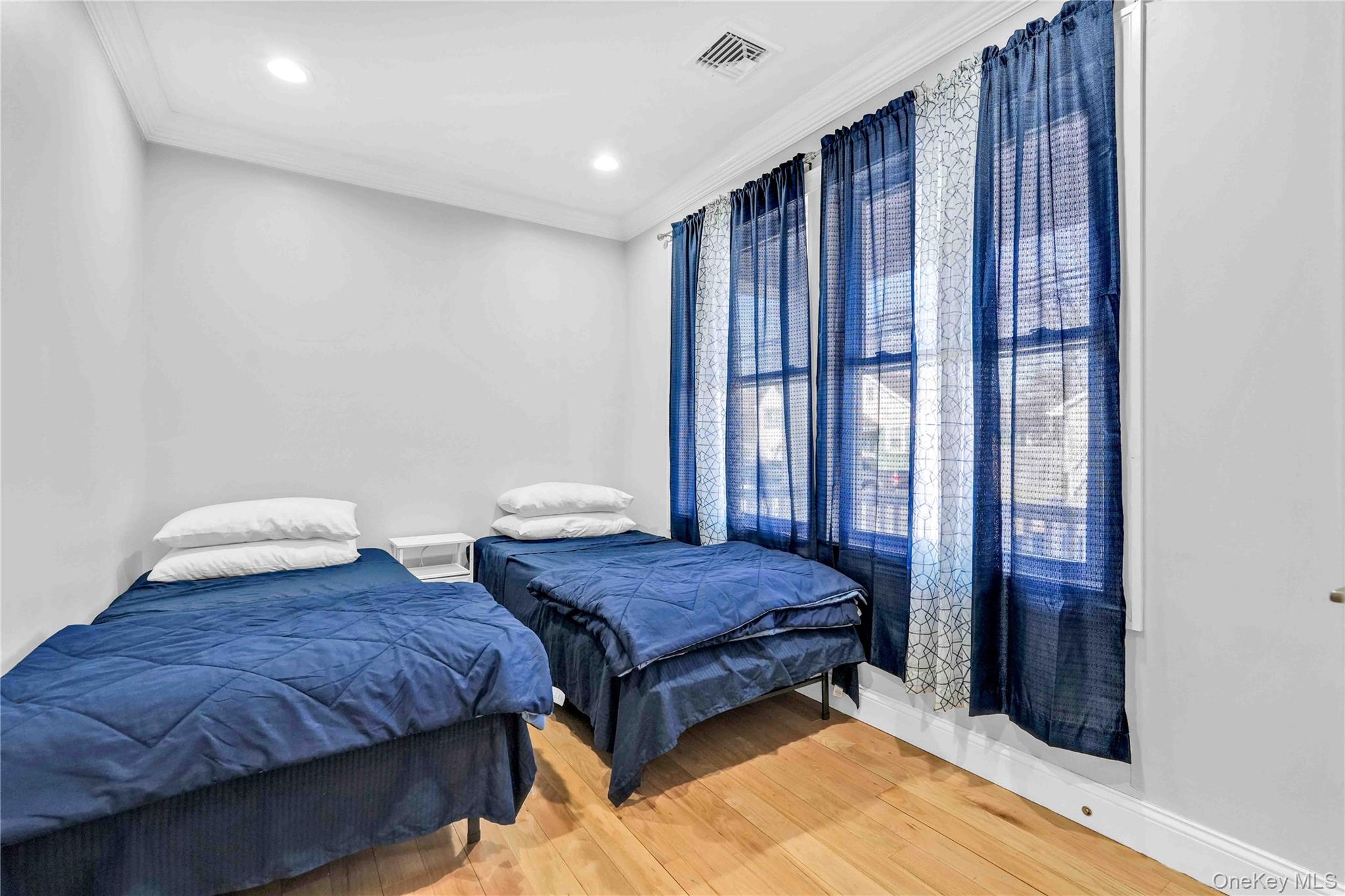 #11 photo, 24 Jefferson Avenue, Roosevelt , NY 11575