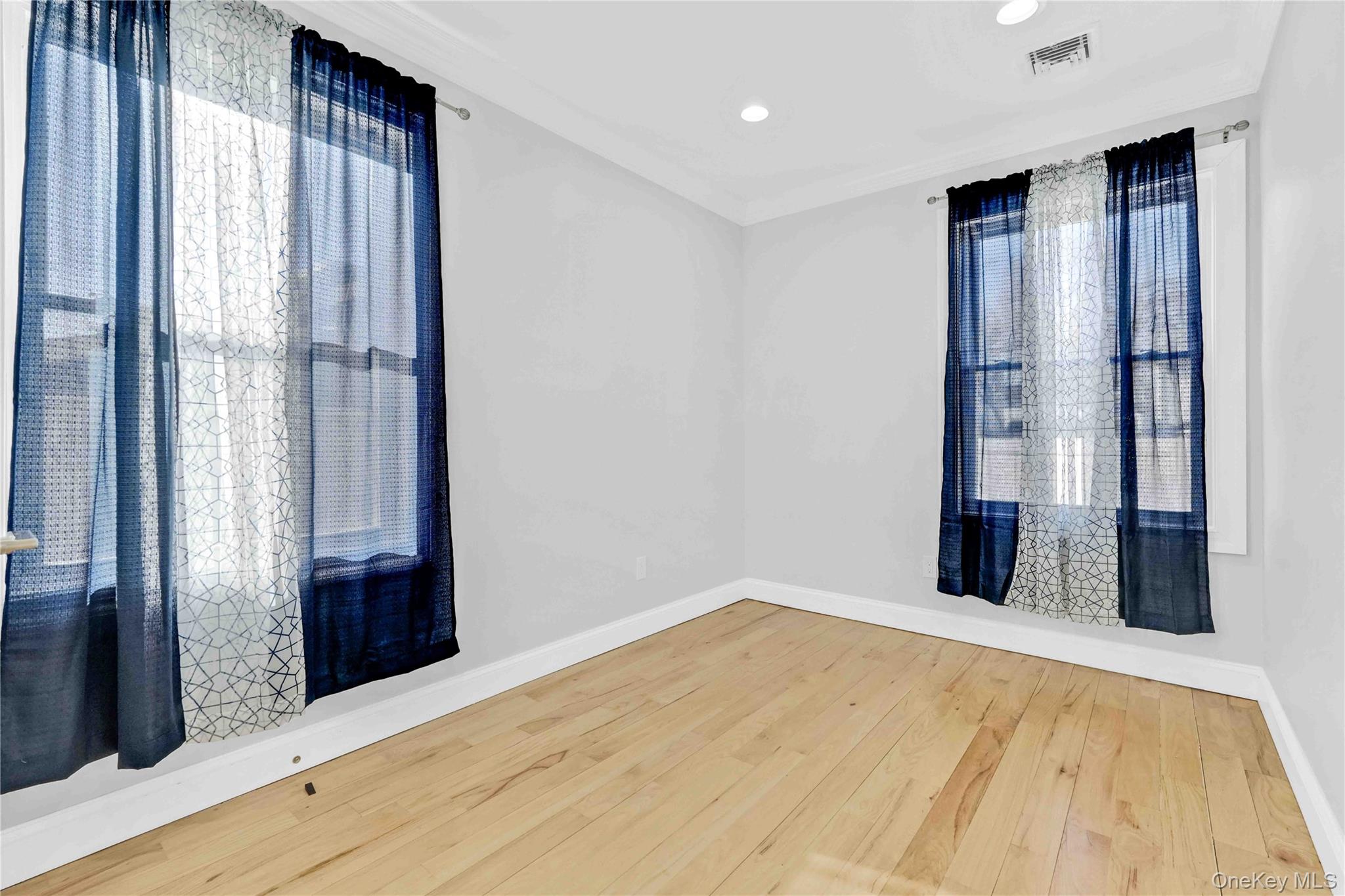 #9 photo, 24 Jefferson Avenue, Roosevelt , NY 11575