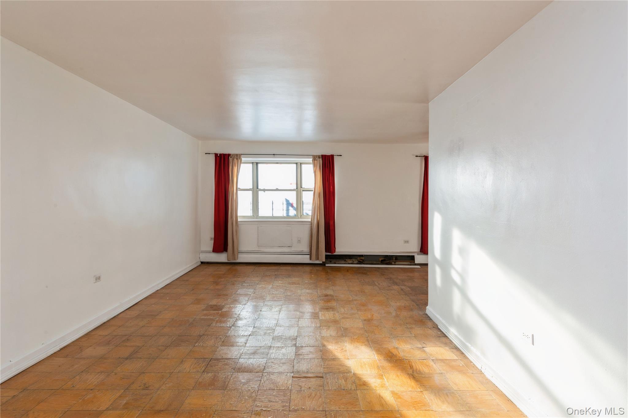 #12 photo, 9910 60 Avenue, Куинс ‖ Corona , NY 11368