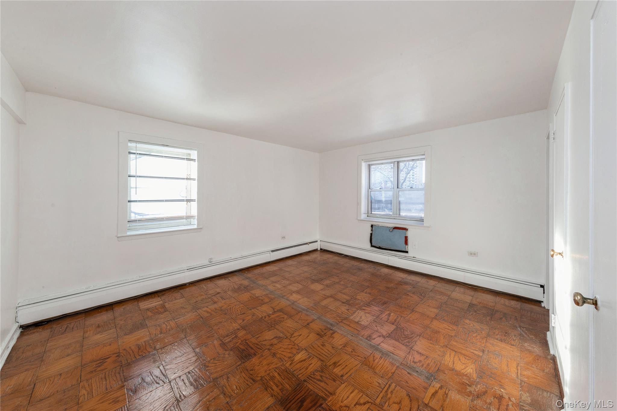 #15 photo, 9910 60 Avenue, Куинс ‖ Corona , NY 11368