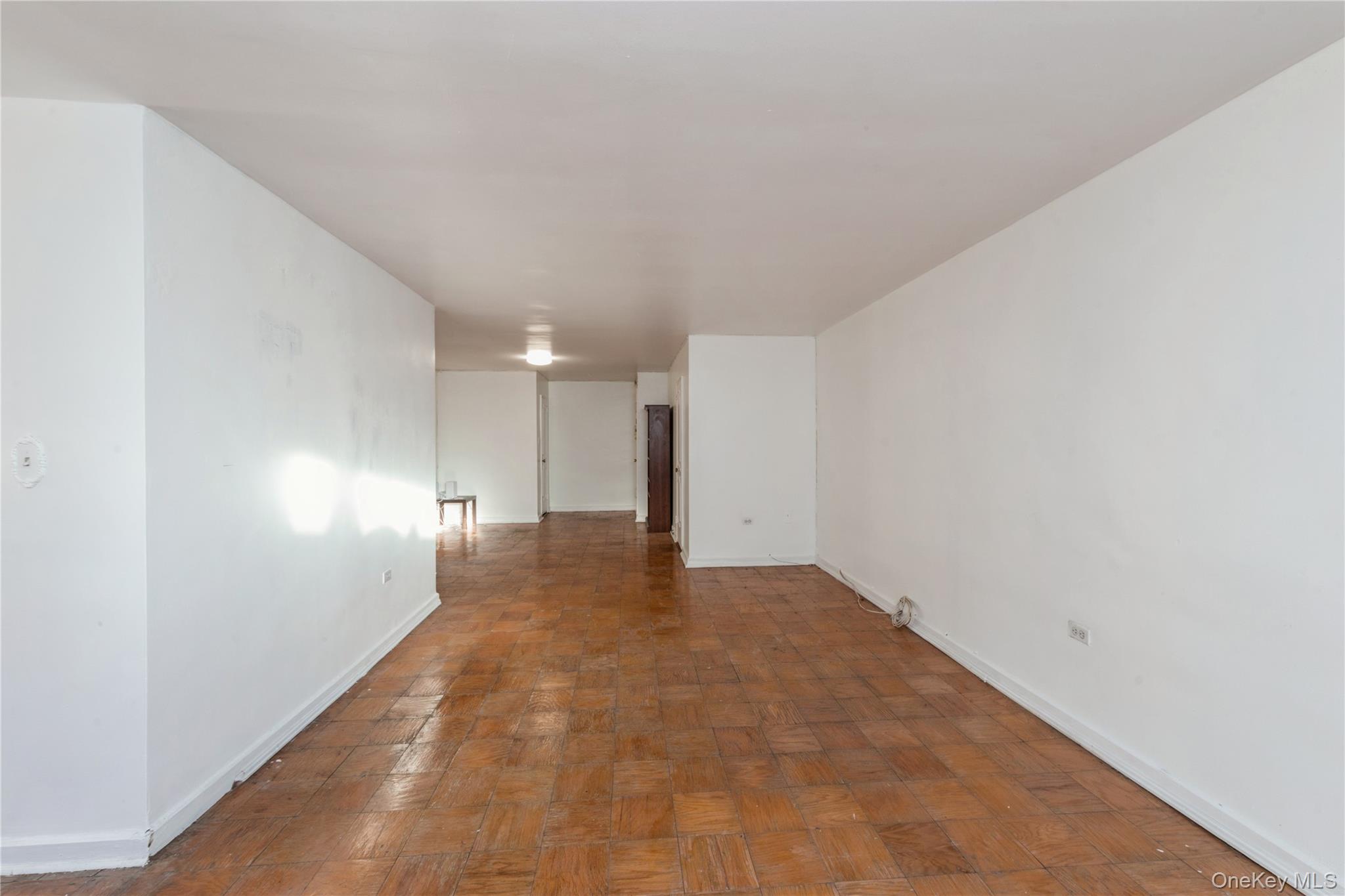 #4 photo, 9910 60 Avenue, Куинс ‖ Corona , NY 11368