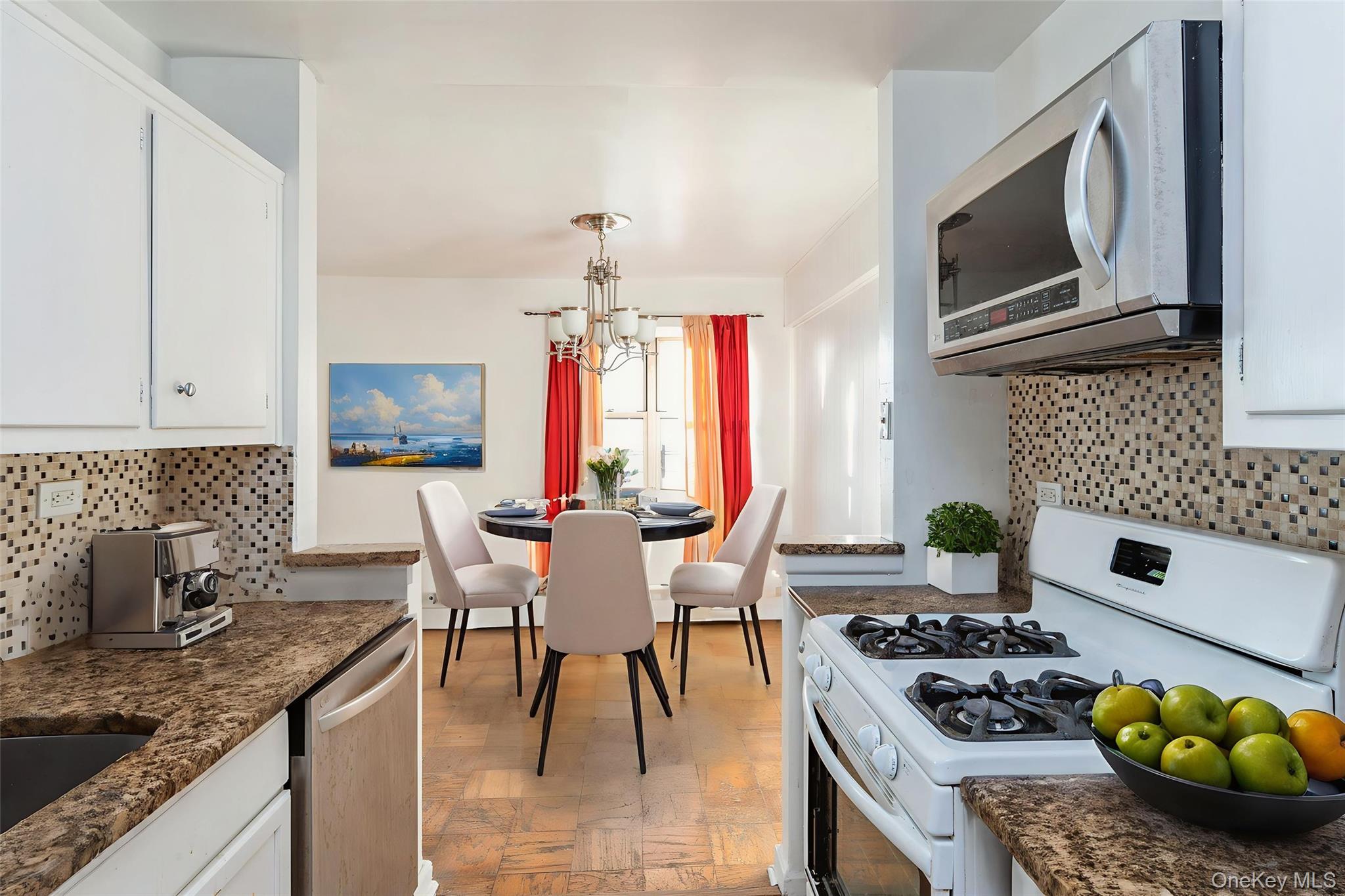 #5 photo, 9910 60 Avenue, Куинс ‖ Corona , NY 11368