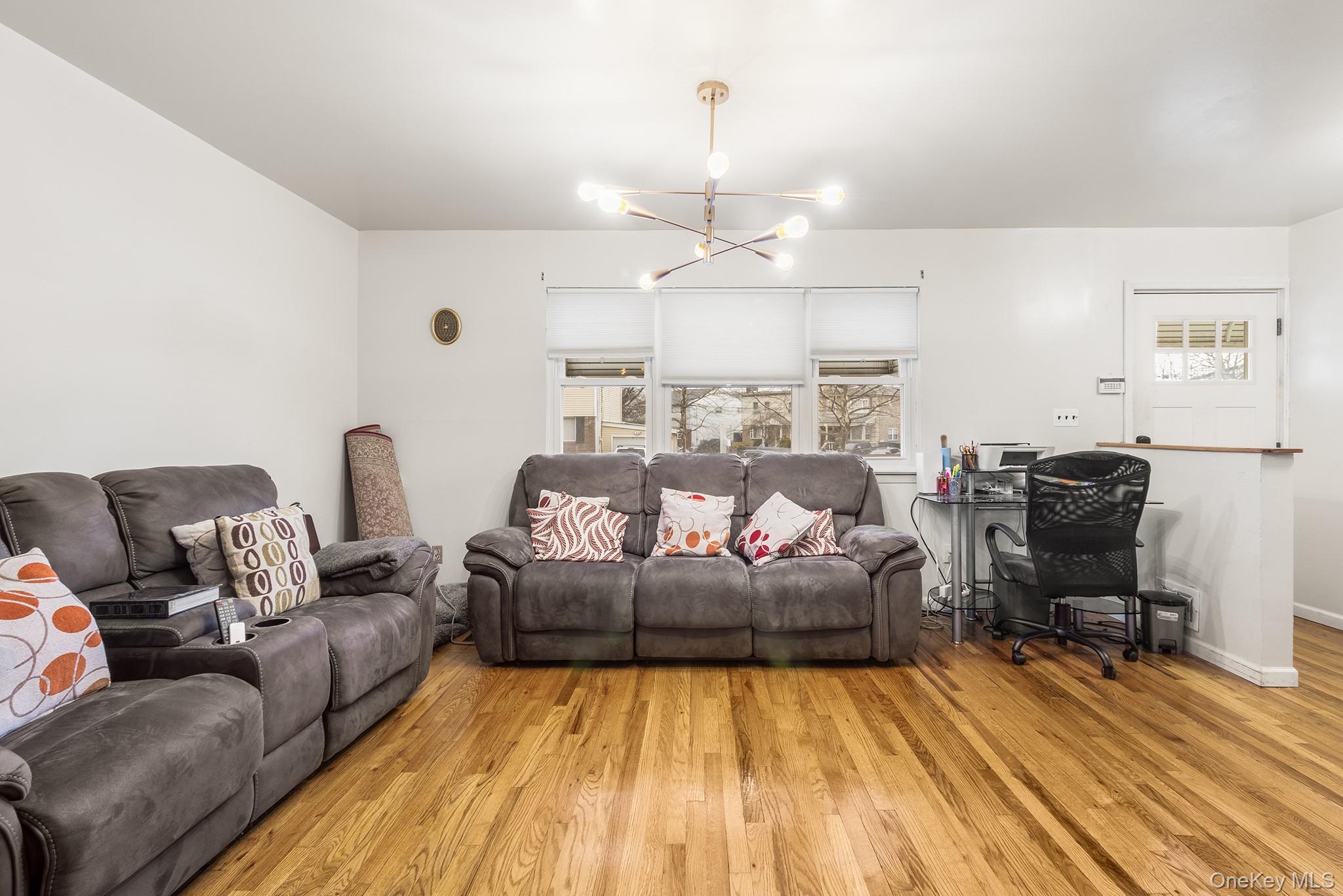 #3 photo, 11916 204th Street, Saint Albans , NY 11412