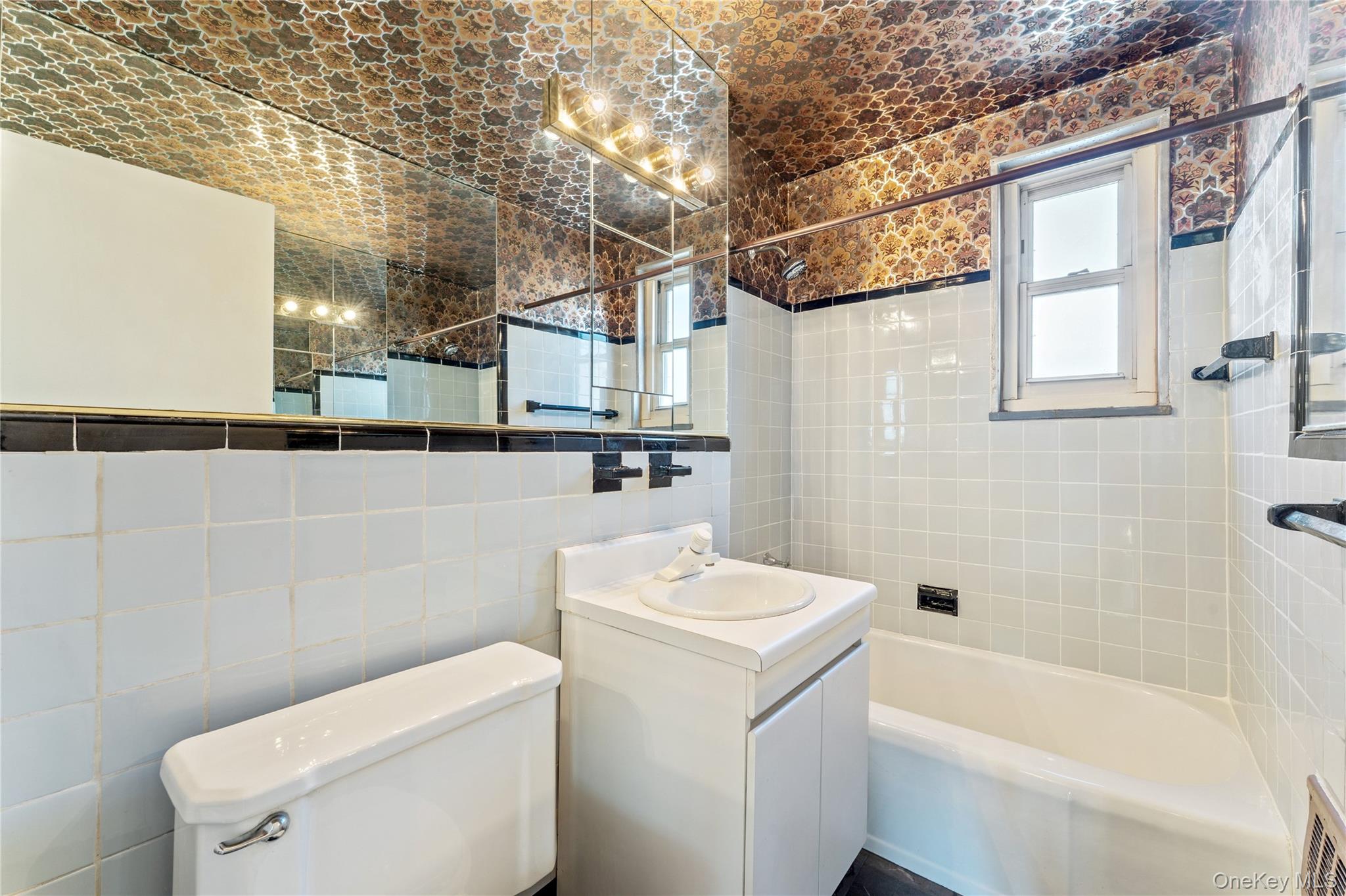 #11 photo, 249-36 63rd Avenue, Little Neck , NY 11362