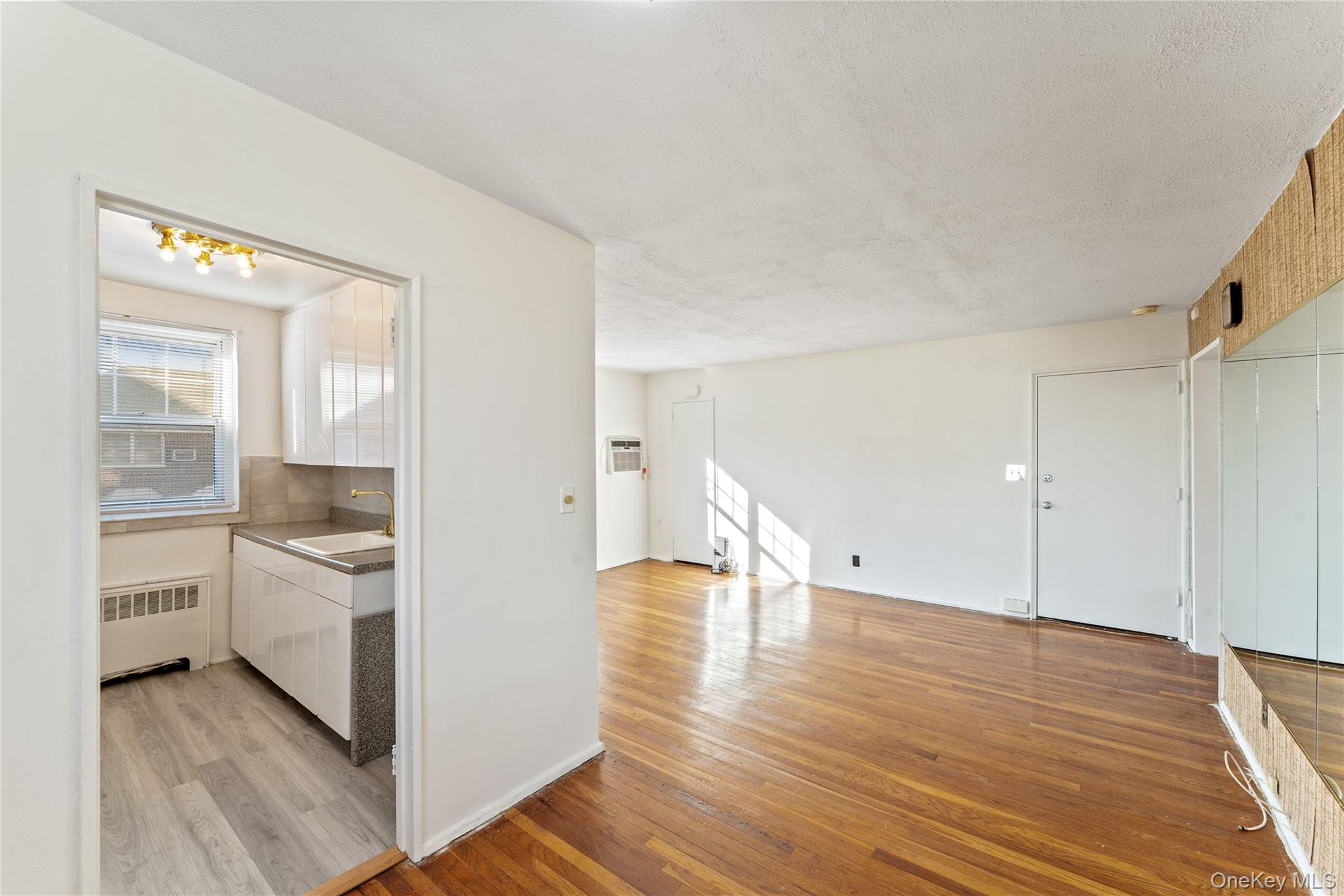 #4 photo, 249-36 63rd Avenue, Little Neck , NY 11362