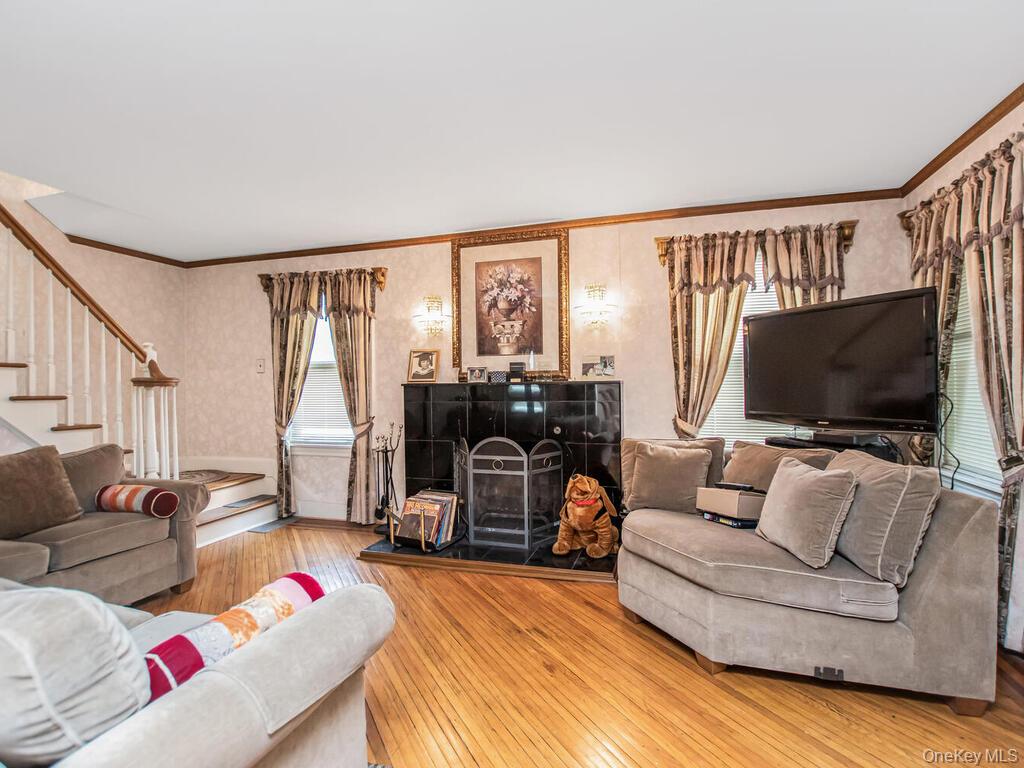 #4 photo, 94-73 219th Street, Queens Village , NY 11428