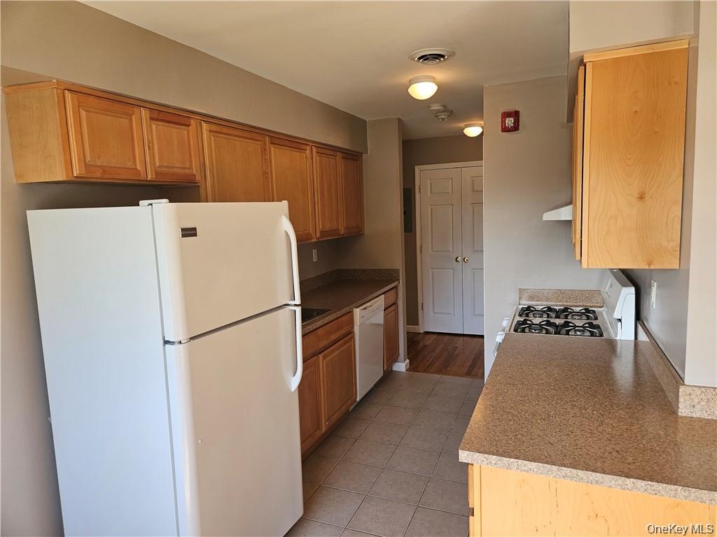 #3 photo, 14 Pavilion Road, Suffern , NY 10901