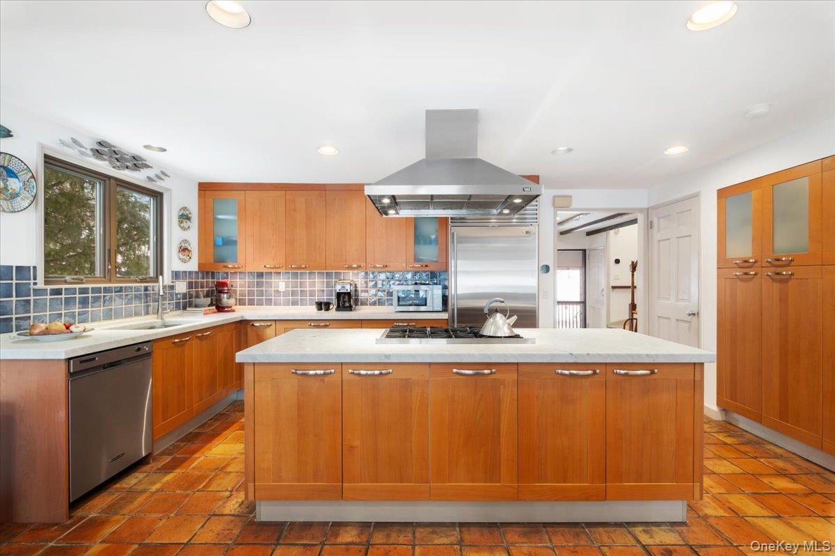 #8 photo, 36 Stoneyside Drive, Larchmont , NY 10538