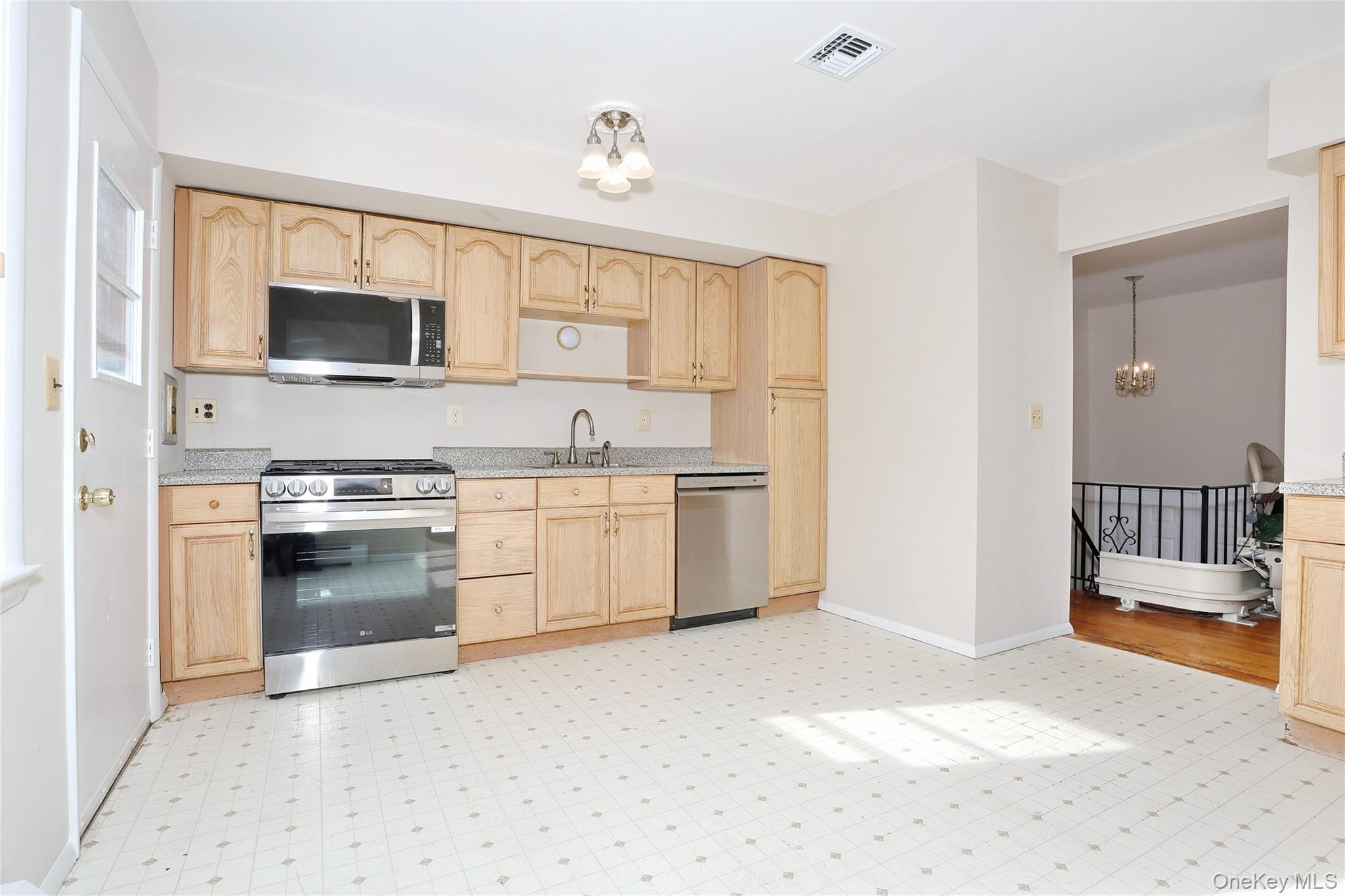 #17 photo, 3 Brettmann Circle, New City , NY 10956
