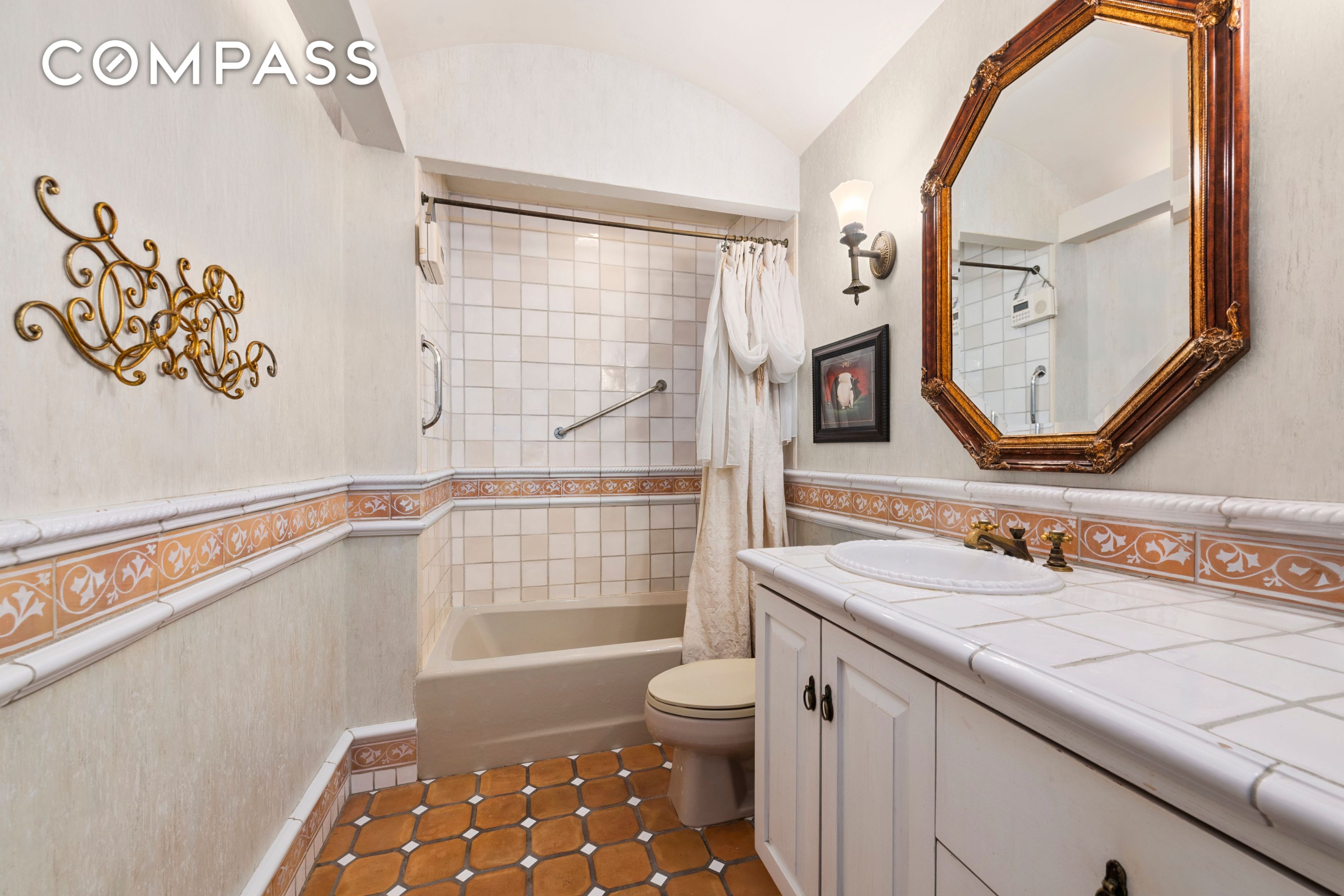 #9 photo, 228 W 21st Street, Chelsea , NY 10011