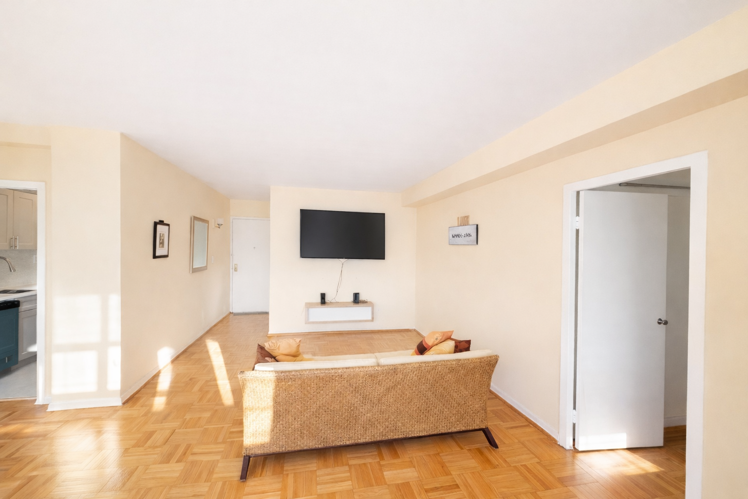 #10 photo, 2 Fordham Hill Oval, ব্রঙ্কস University Heights , NY 10468