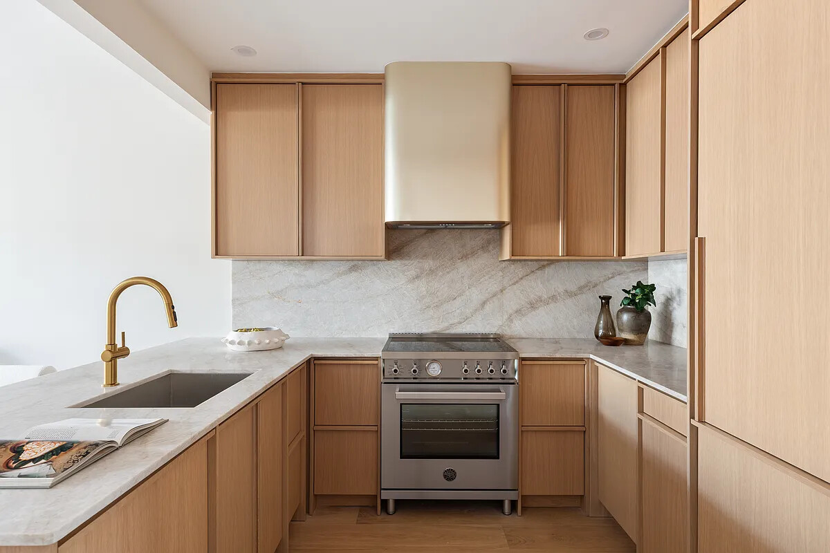 #4 photo, 215 CALYER Street, Greenpoint , NY 11222