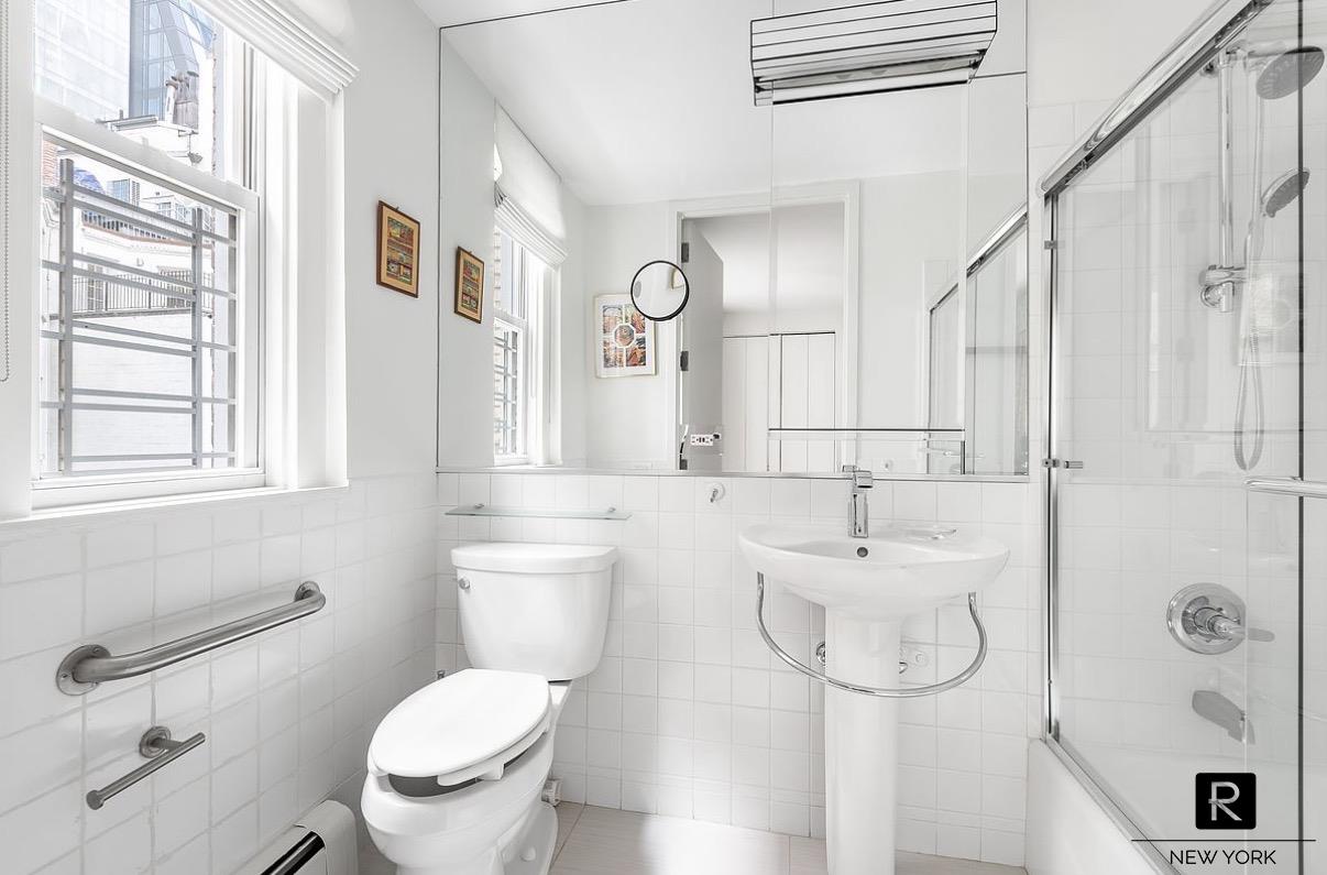 #6 photo, 40 W 55th Street, Midtown West , NY 10019