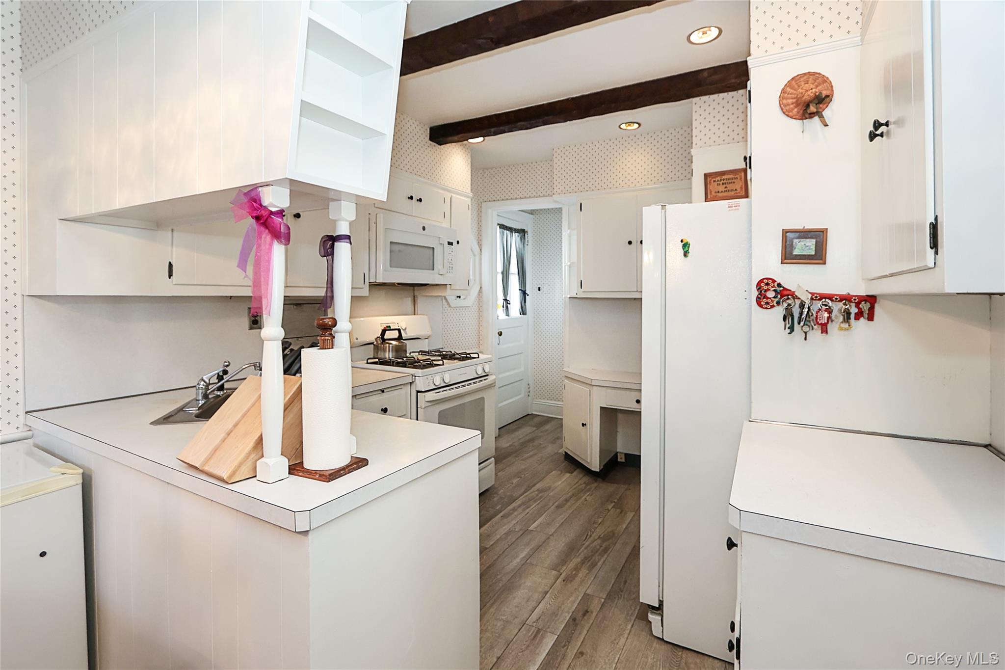 #15 photo, 71 Beechwood Avenue, Manhasset , NY 11030