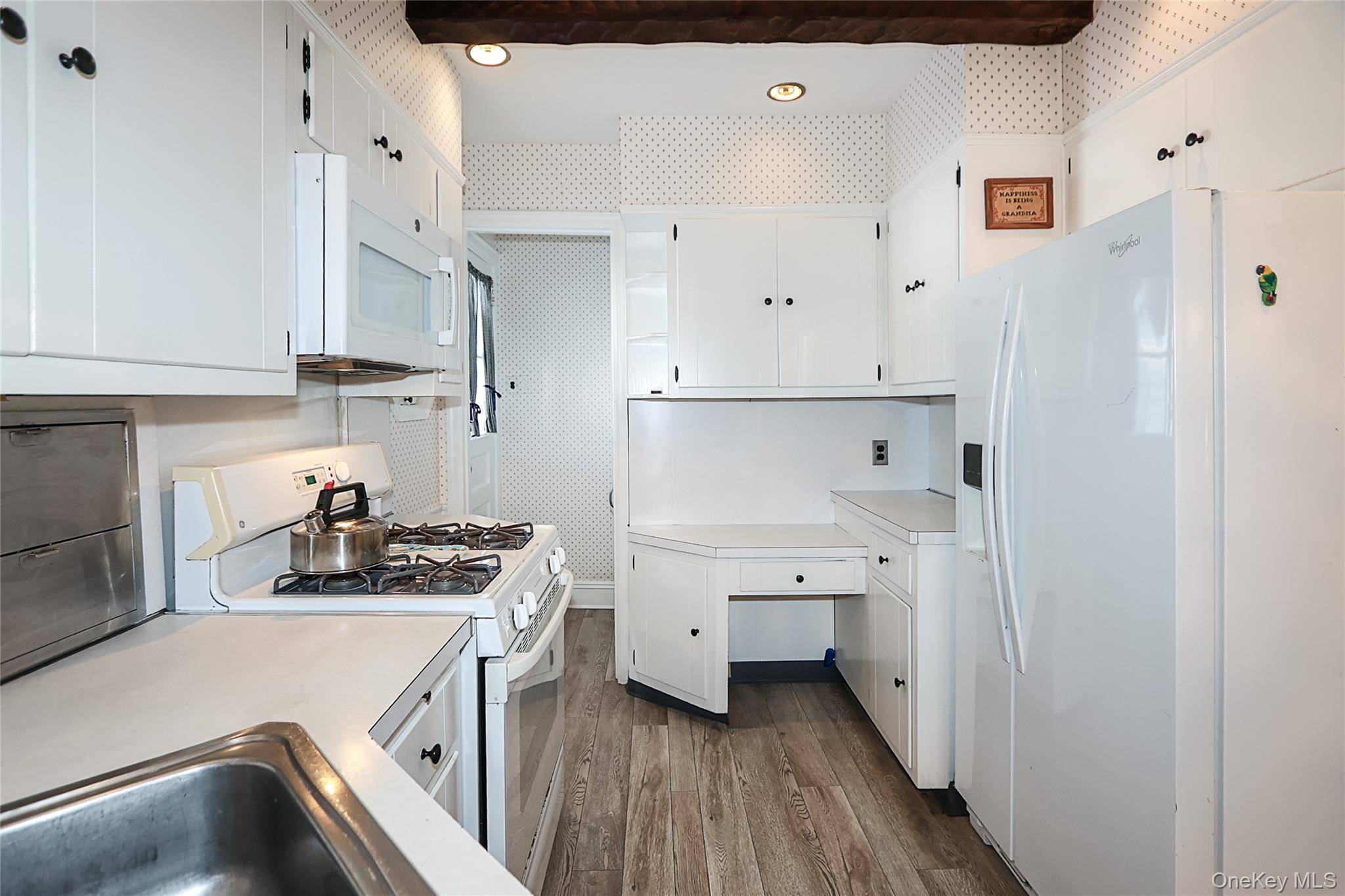 #16 photo, 71 Beechwood Avenue, Manhasset , NY 11030