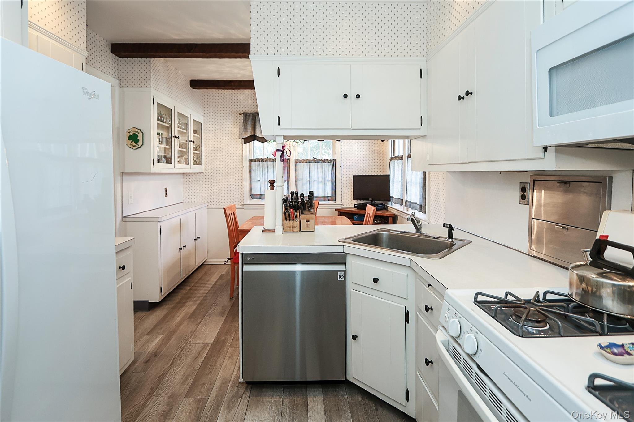 #17 photo, 71 Beechwood Avenue, Manhasset , NY 11030