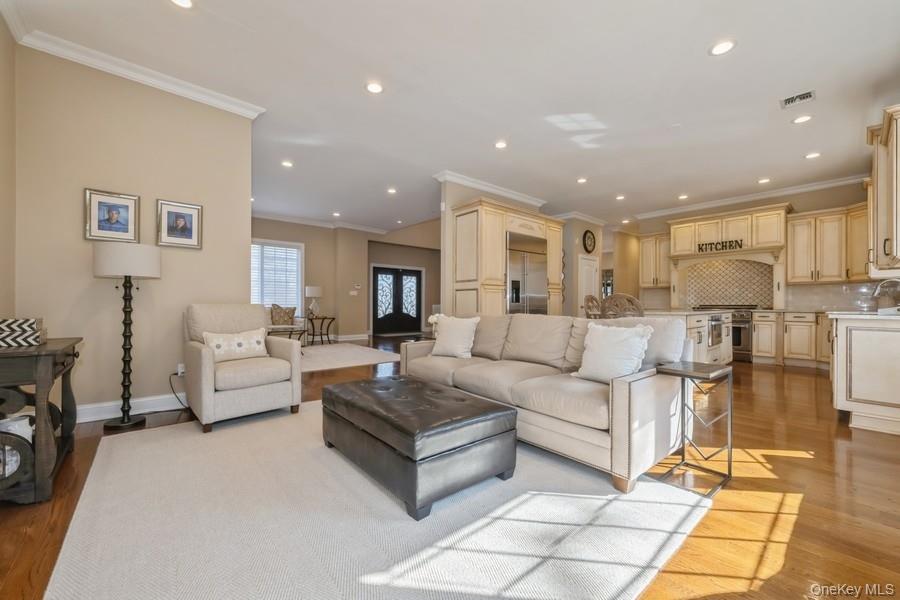 #10 photo, 26 The Hemlocks, Roslyn Estates , NY 11576