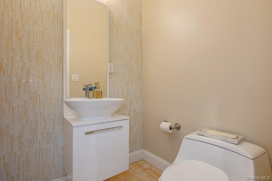 #15 photo, 26 The Hemlocks, Roslyn Estates , NY 11576