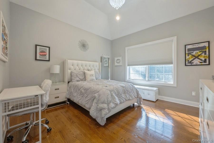 #20 photo, 26 The Hemlocks, Roslyn Estates , NY 11576