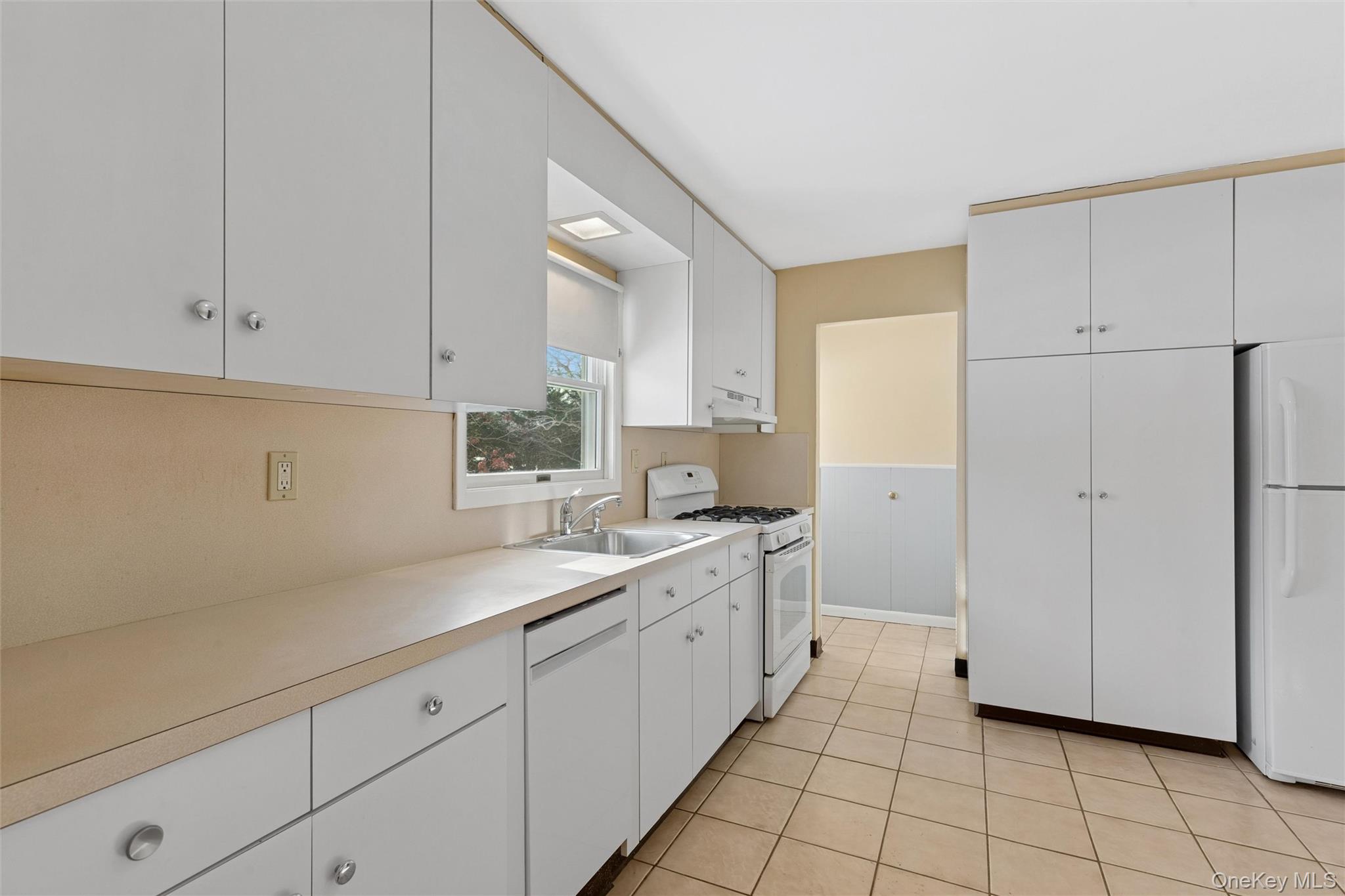 #11 photo, 50 Laurelton Avenue, Selden , NY 11784