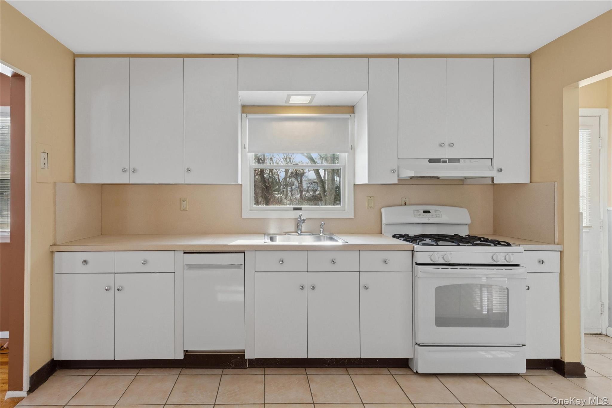 #12 photo, 50 Laurelton Avenue, Selden , NY 11784