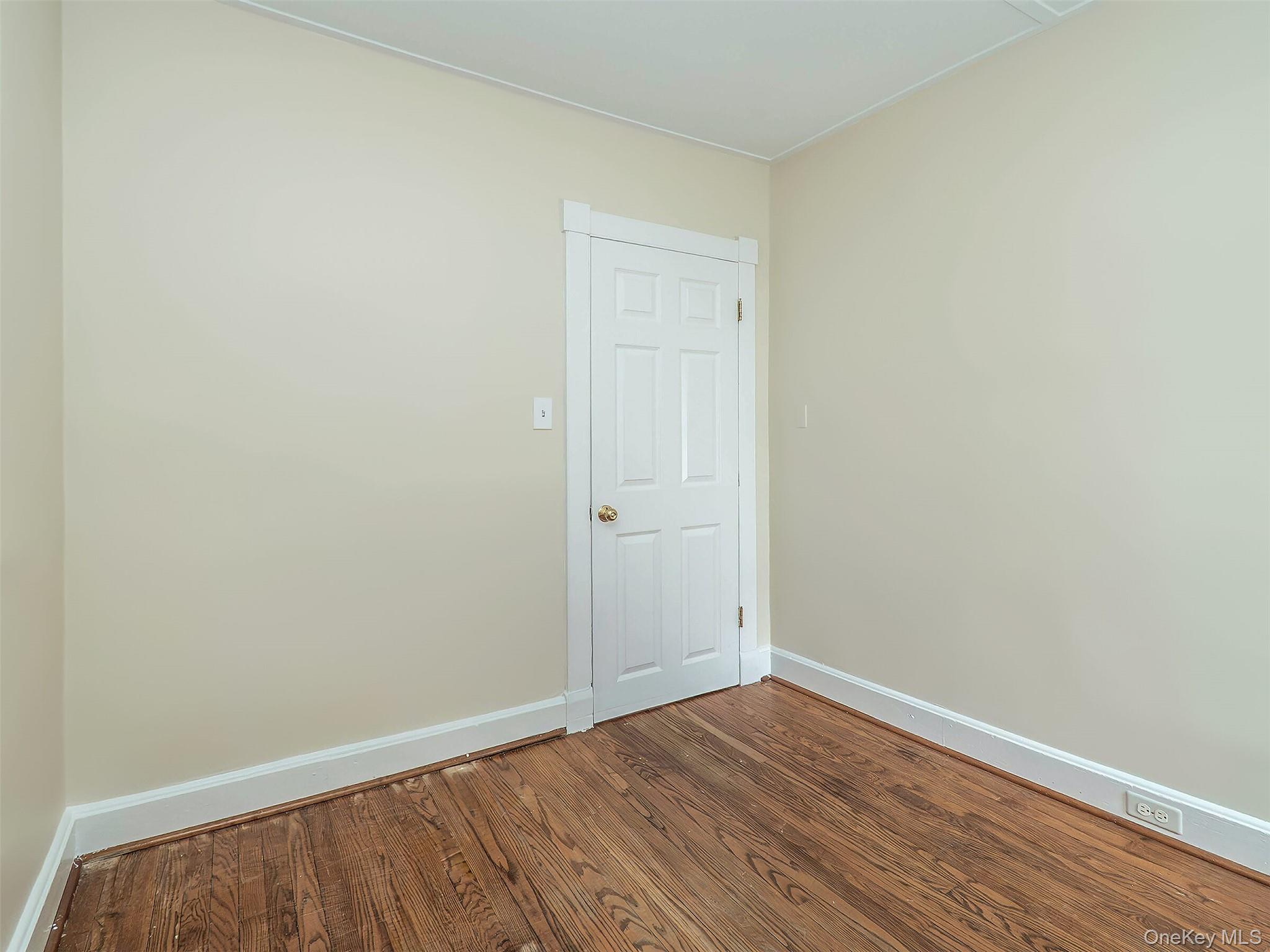 #11 photo, 339 Glen Avenue, Sea Cliff , NY 11579