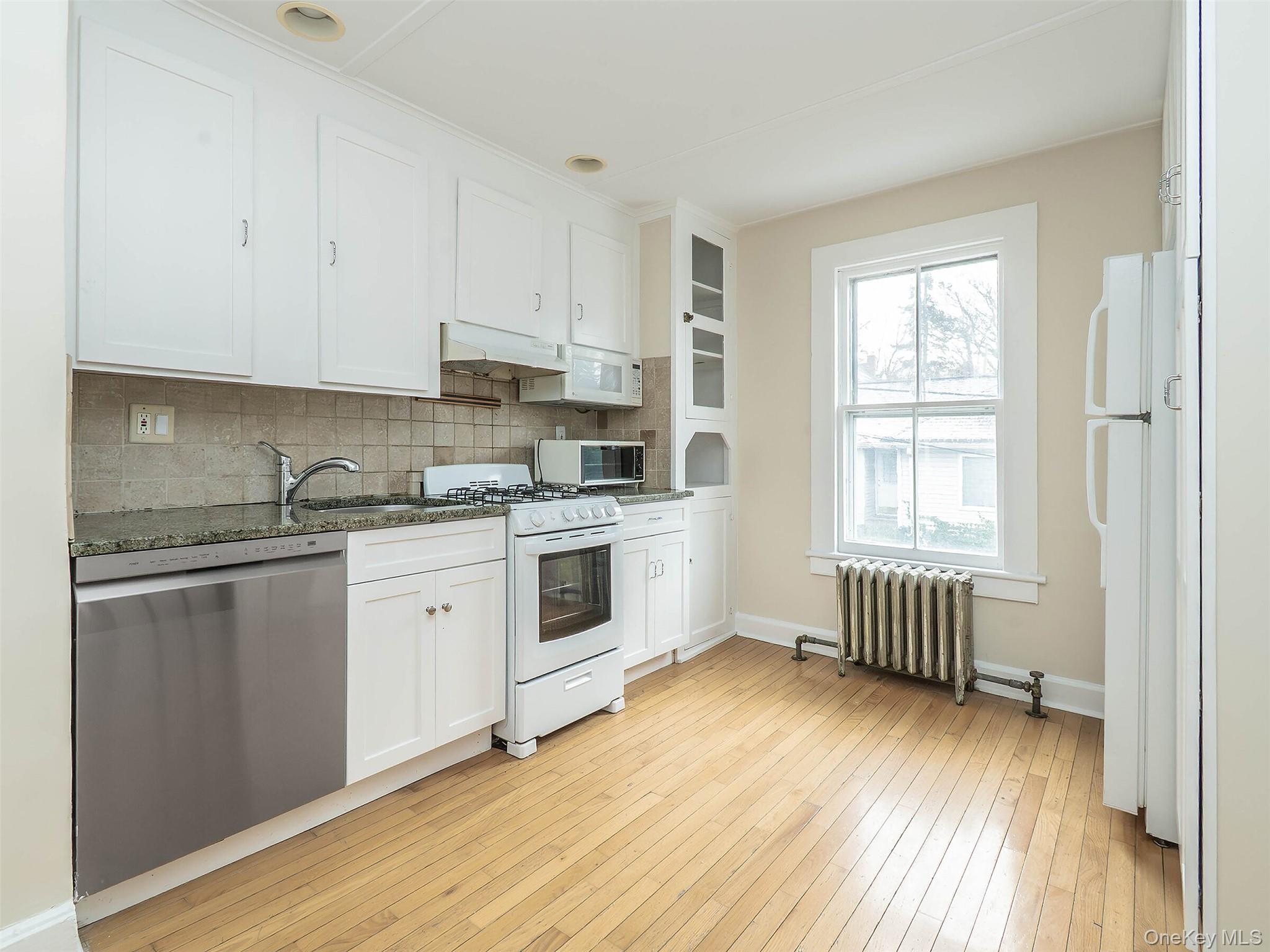 #15 photo, 339 Glen Avenue, Sea Cliff , NY 11579